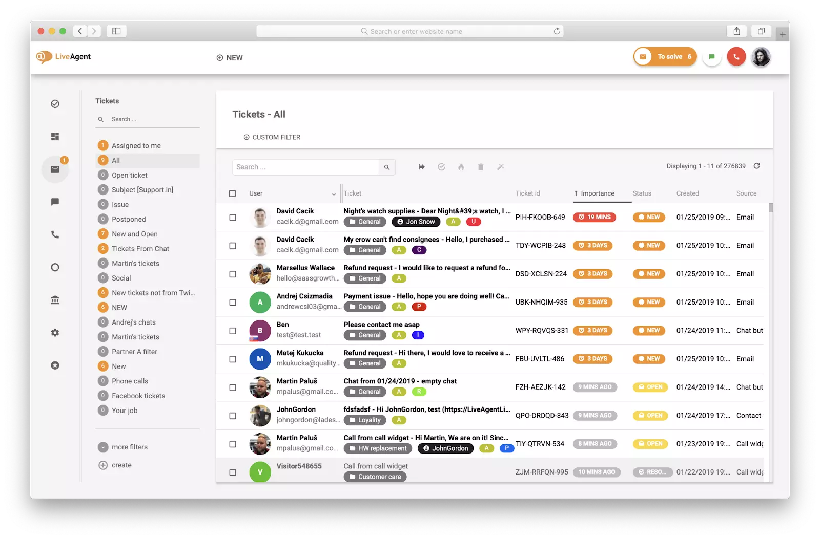 LiveAgent uniforme inbox met alle gesorteerde en gecategoriseerde tickets uit verschillende kanalen met prioriteits- en statusindicatoren